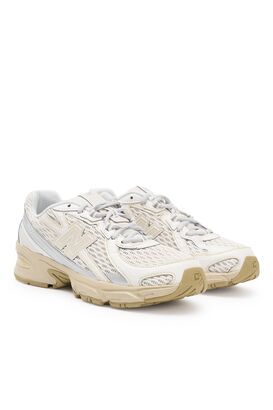 Sneaker U740