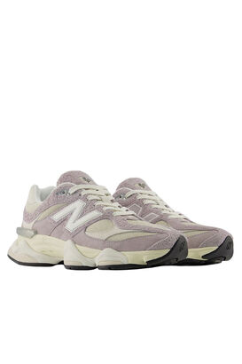 Sneaker U9060
