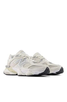 Sneaker U9060