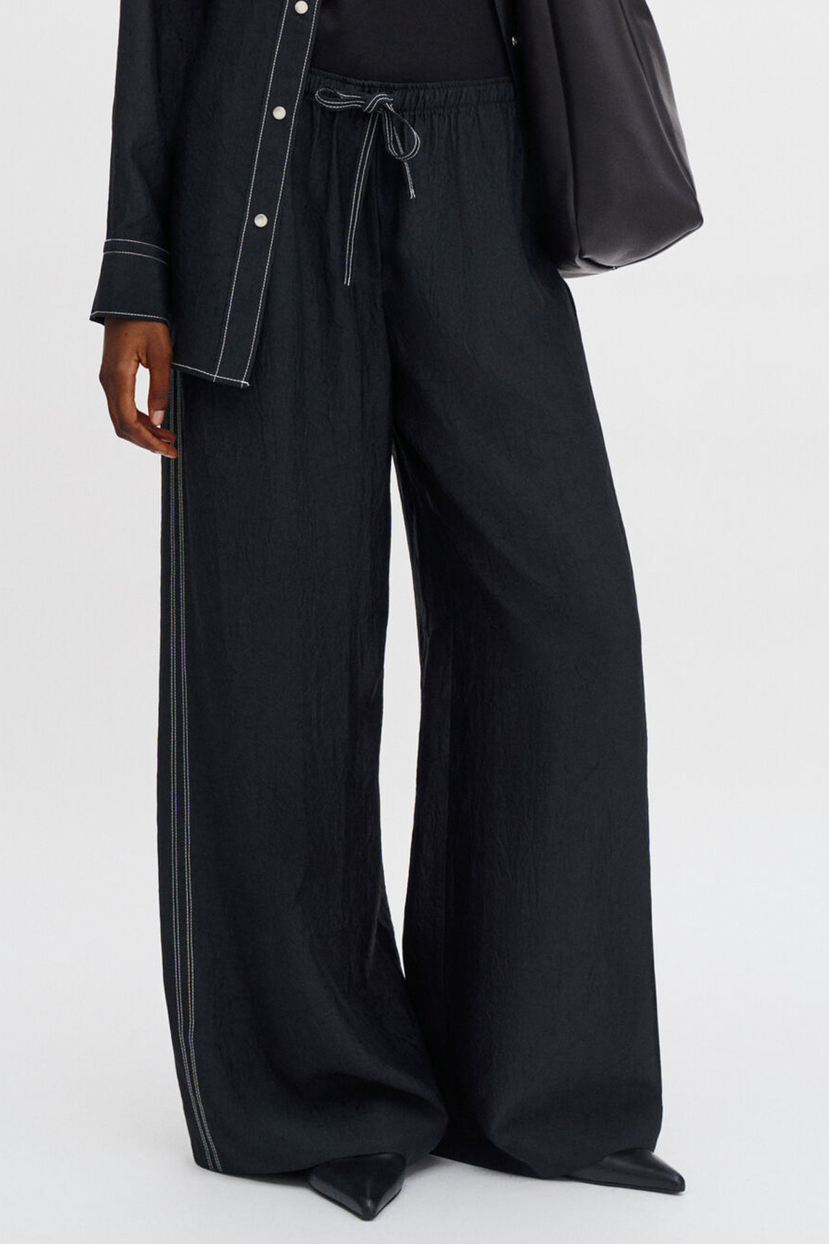 Hose Eve Draped