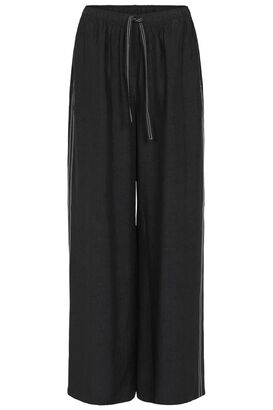 Hose Eve Draped