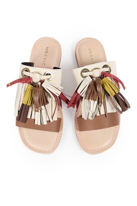 Sandalen mit Troddeln